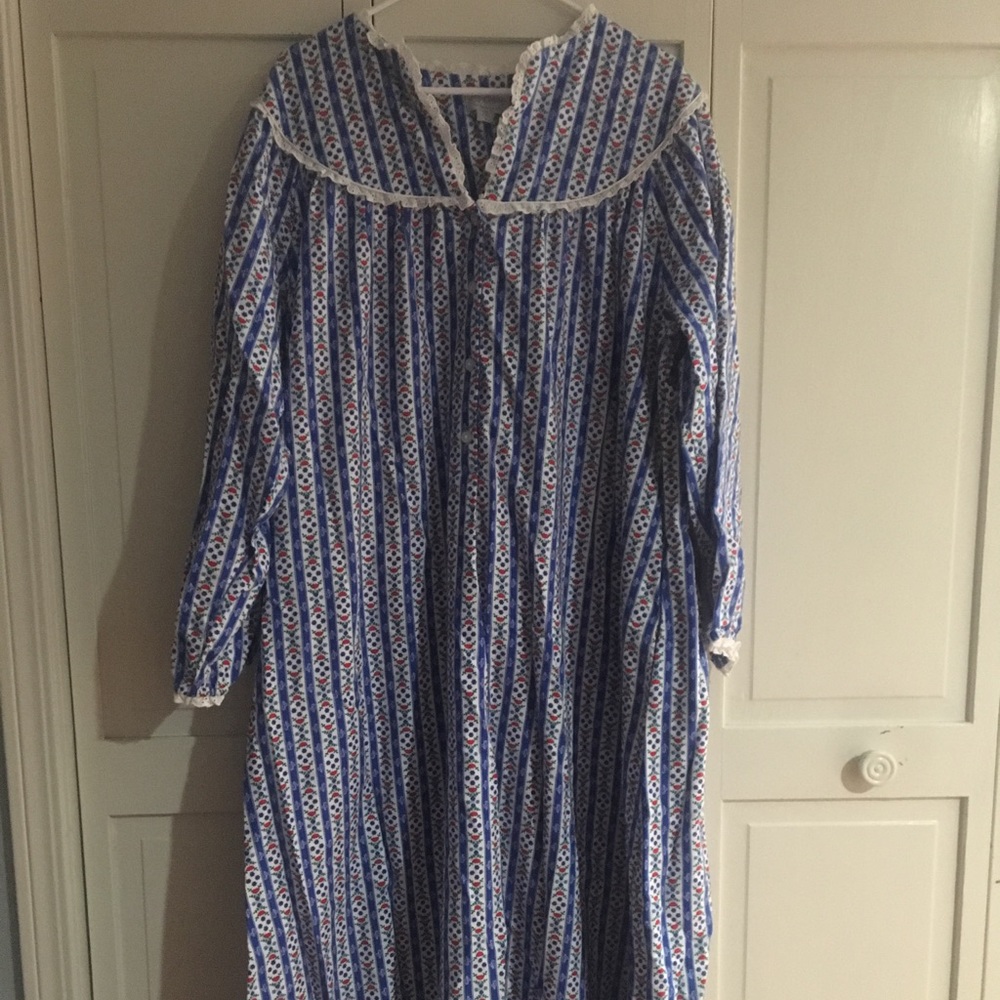 Night gown. NBW